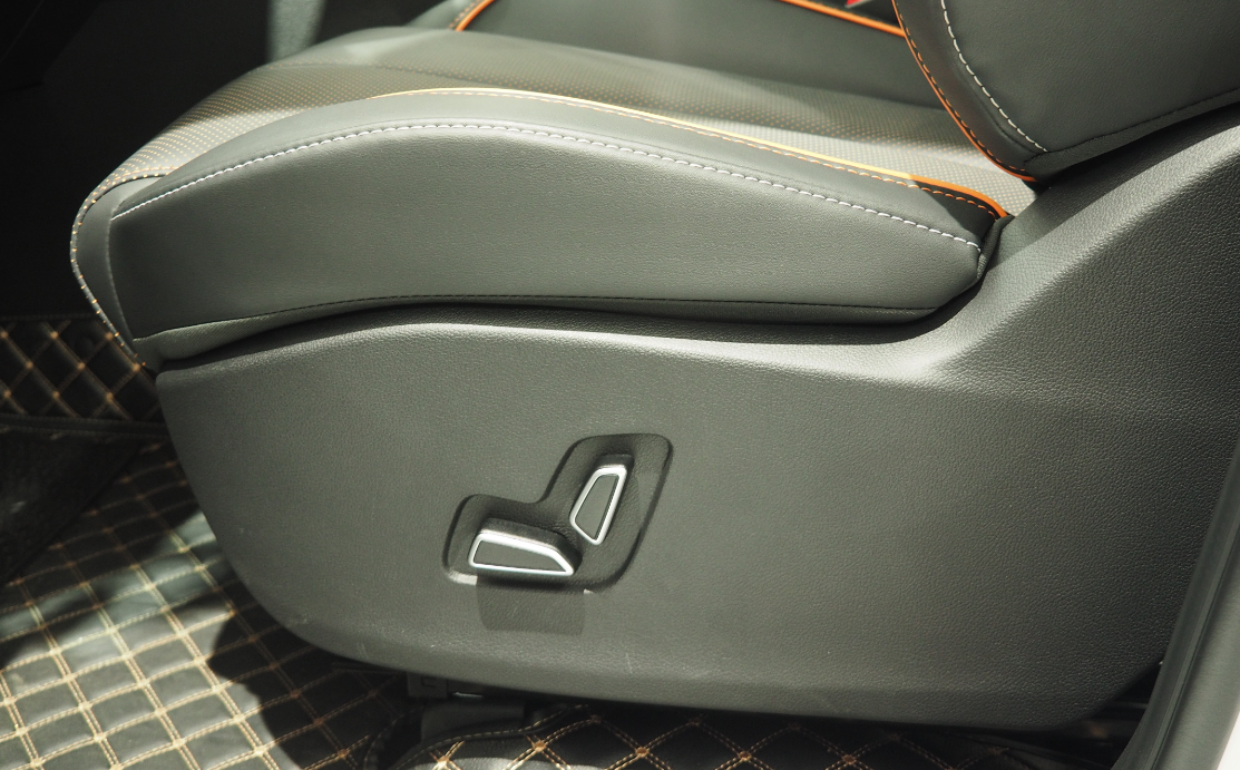 1011 实拍欧尚4+1.png